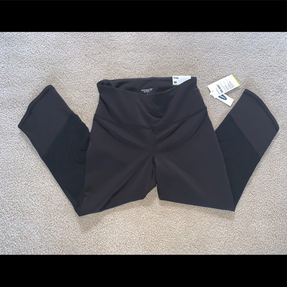 OLD NAVY CROP HIGH RISE GO DRY LEGGINGS. SIZE MED